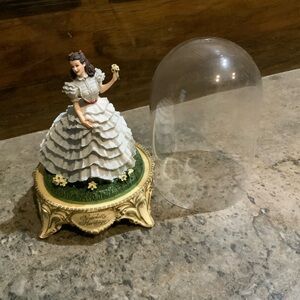 1993 Franklin Mint Gone with the Wind Scarlett’s Heritage Figurine Dome